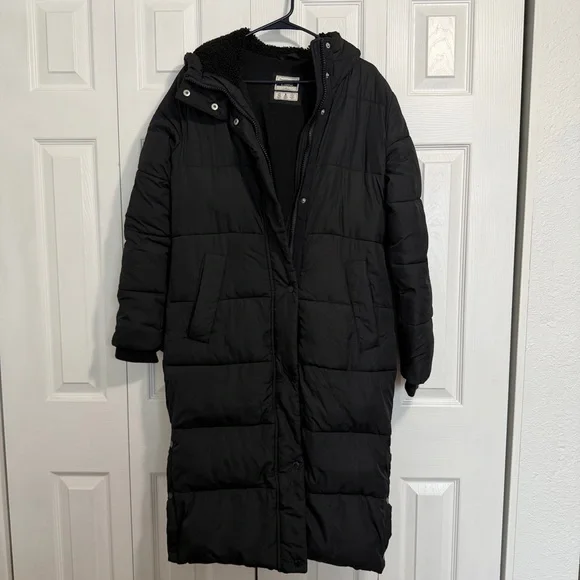 Abercrombie and Fitch Ultra Long Puffer Coat - Picture 2 of 9